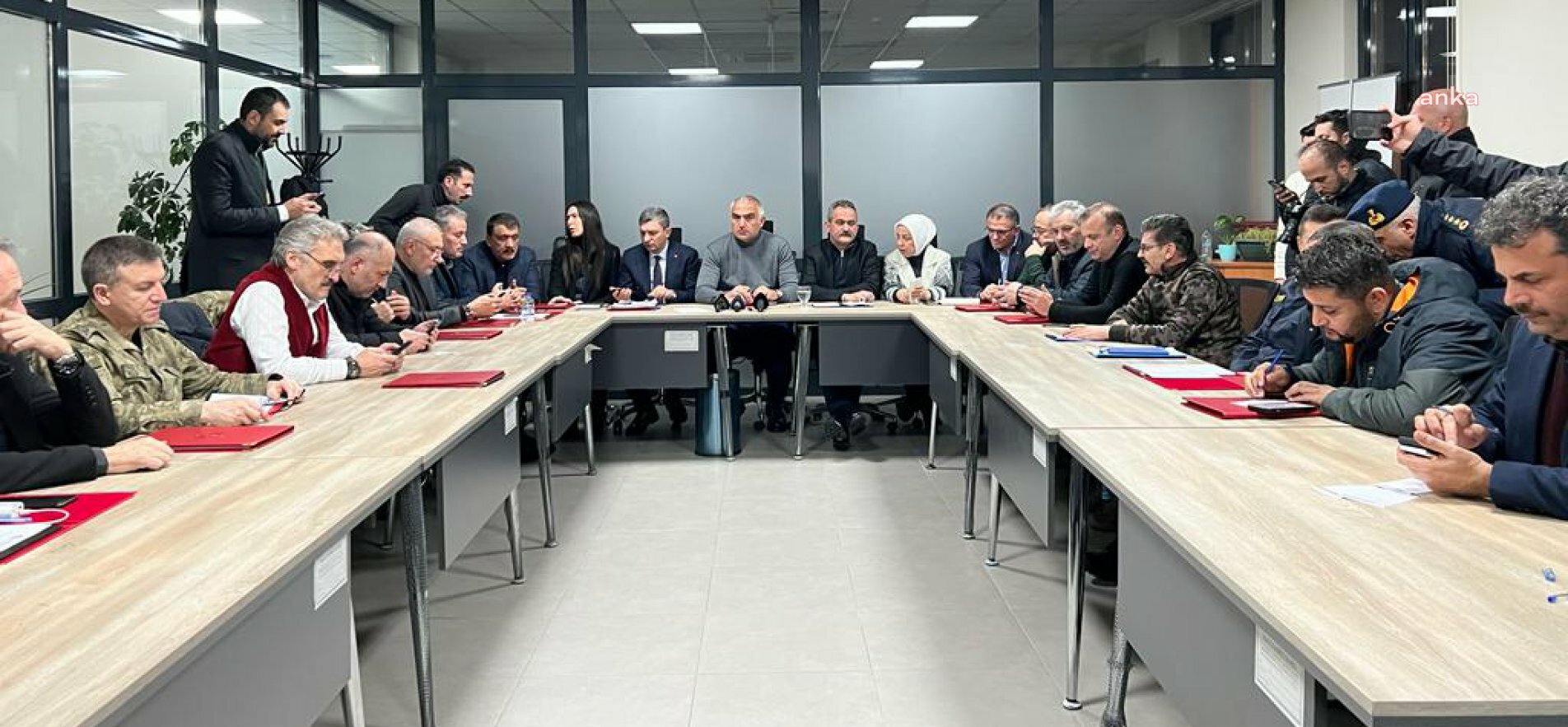 DEPREM BÖLGESİNDEKİ 10 İLİN TAMAMINDA EĞİTİM ÖĞRETİME İKİ HAFTA ARA VERİLDİ