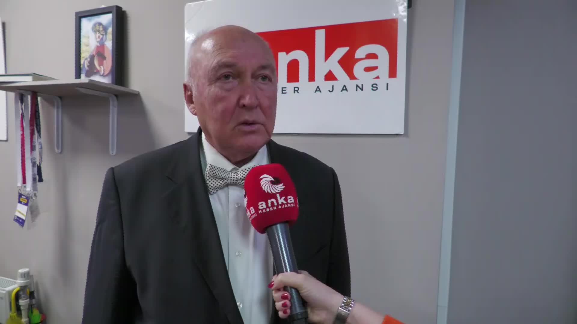 PROF. DR. ÖVGÜN AHMET ERCAN: "DUBLE YOLLAR YAPILDI AMA ŞU ANDA MİLLET GÖÇÜNTÜ ALTINDA”