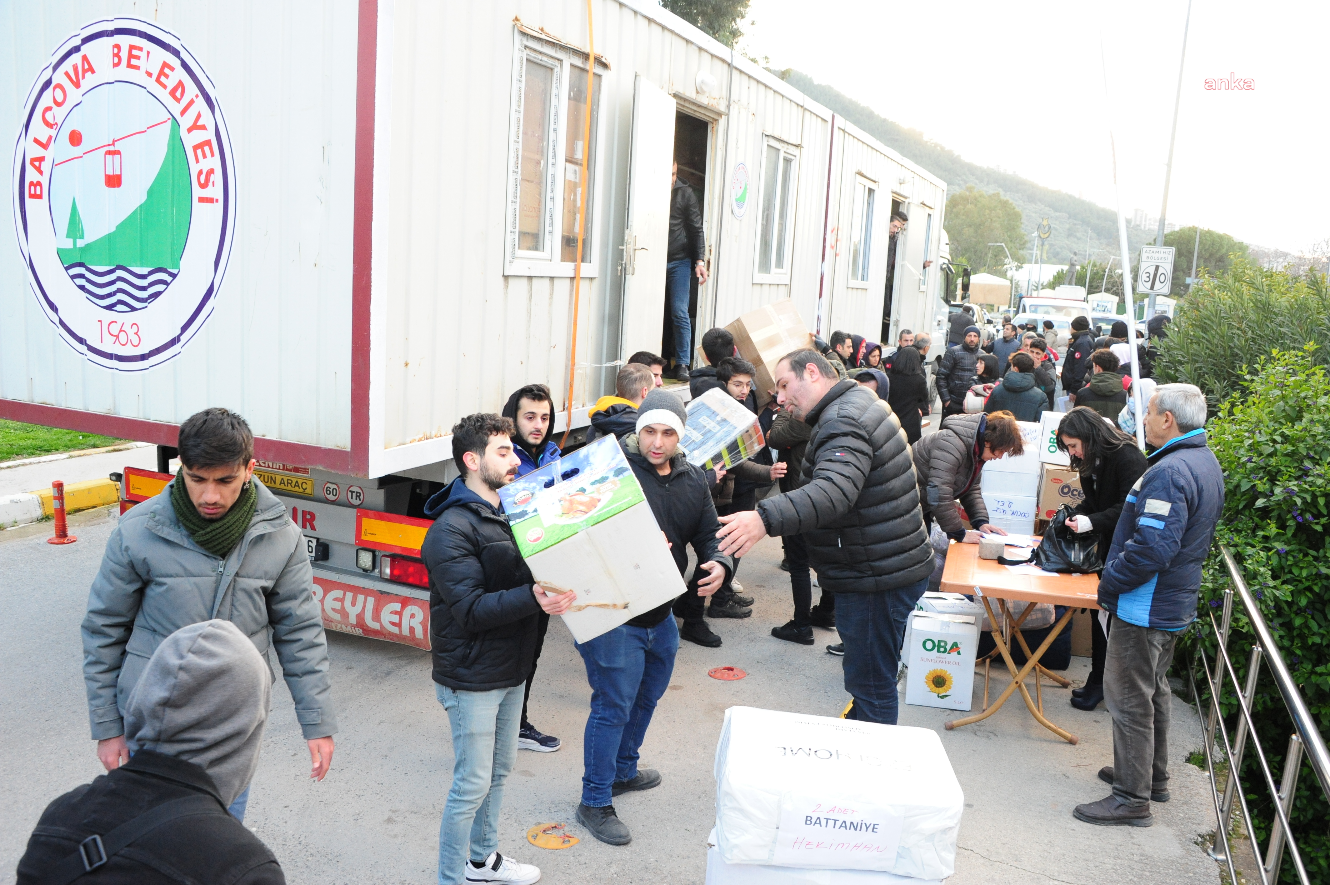 BALÇOVA’DA DEPREM BÖLGESİ İÇİN YARDIM SEFERBERLİĞİ