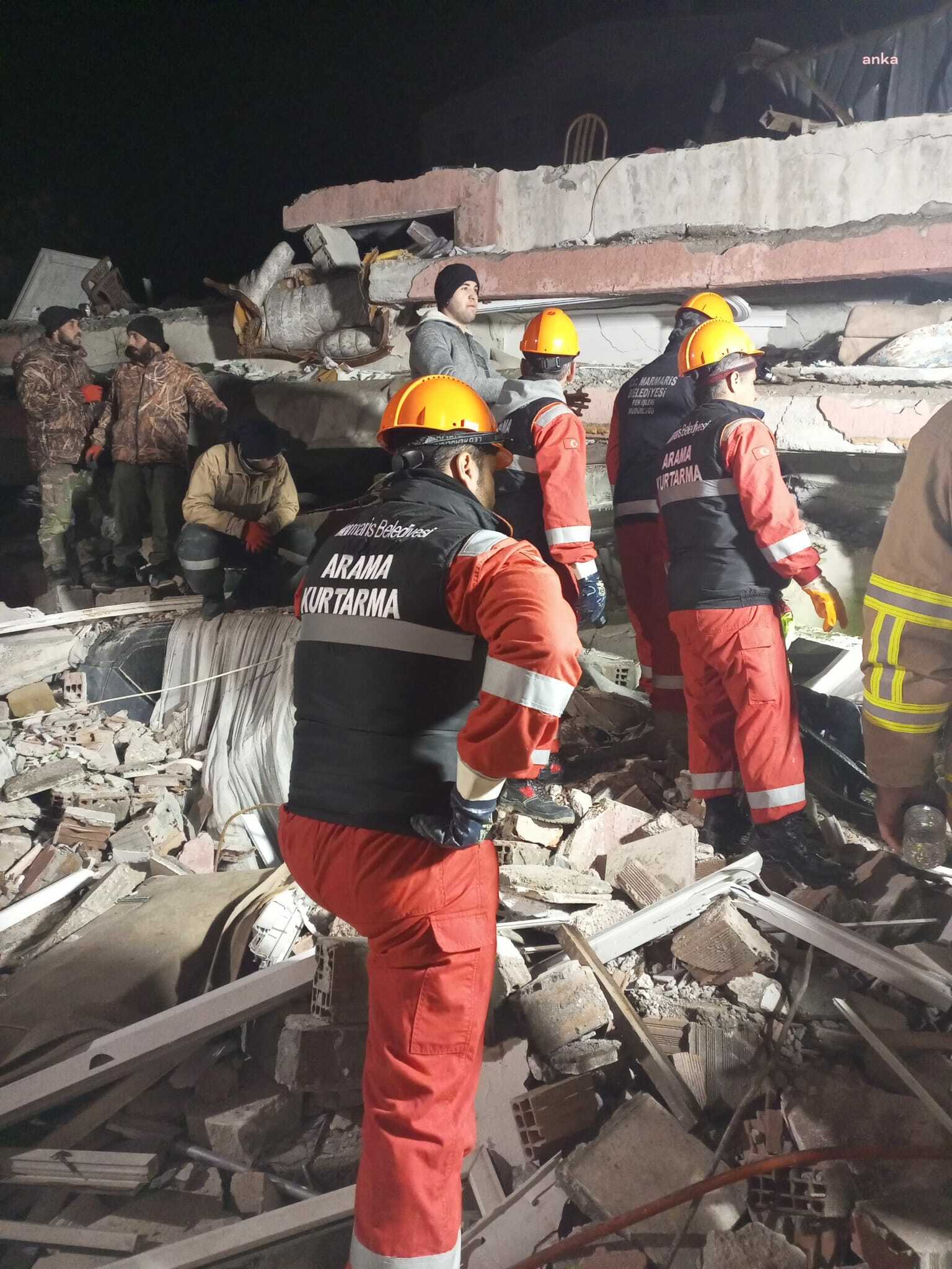 MARMARİS BELEDİYESİ ARAMA KURTARMA EKİBİ ENKAZDAN 2 CAN KURTARDI