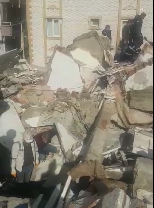 ESKİŞEHİR EKİBİ, HATAY’DA 5 KİŞİYİ ENKAZDAN SAĞ ÇIKARDI