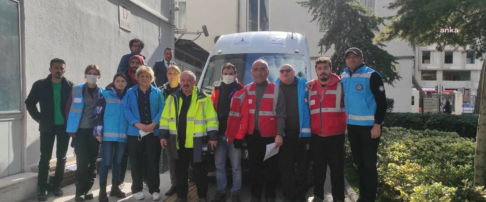 İZMİRLİ SAĞLIKÇILAR DEPREM BÖLGESİNDE GÖNÜLLÜ HİZMET VERİYOR