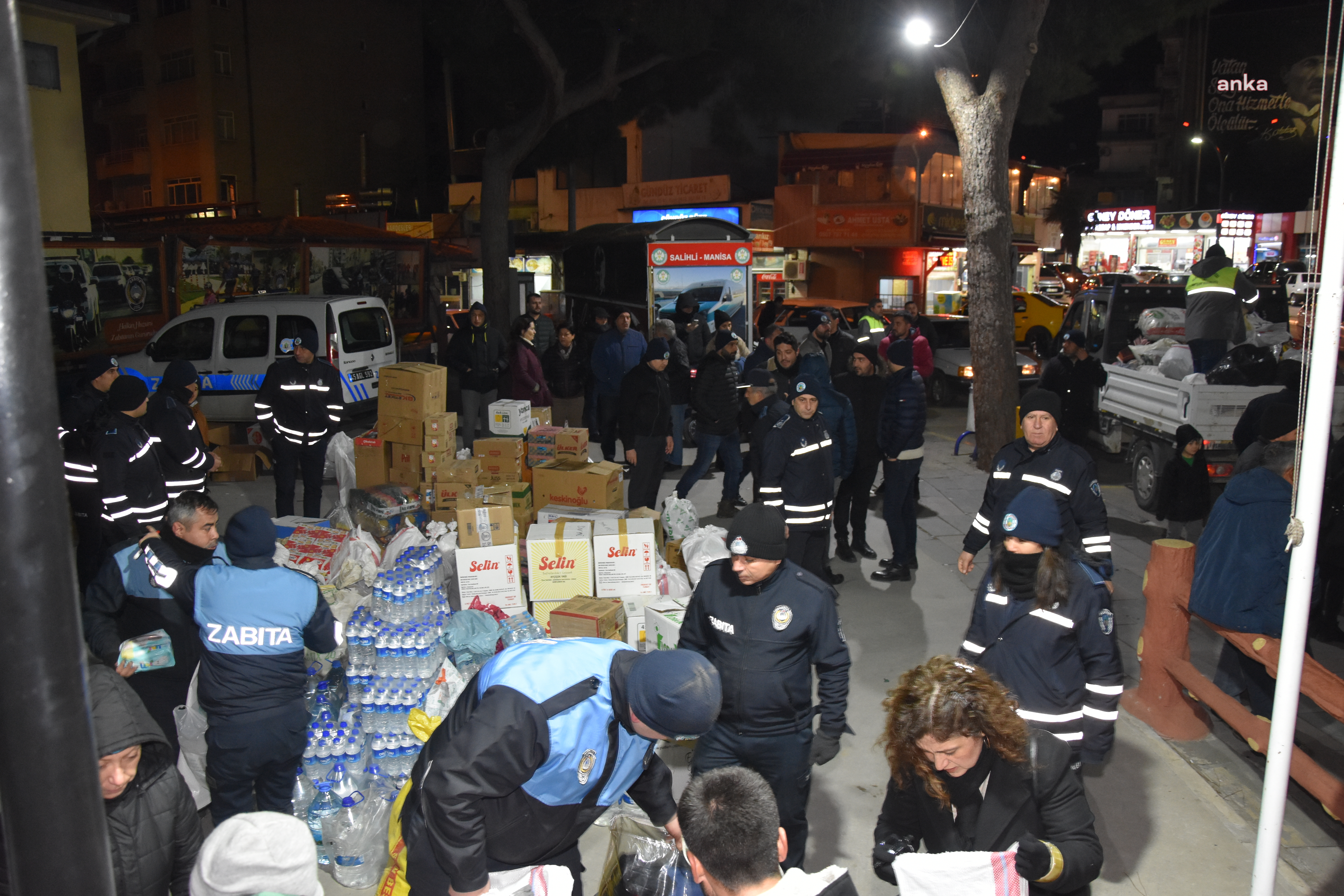 ALAŞEHİRLİLER DEPREMZEDELER İÇİN TEK YÜREK OLDU