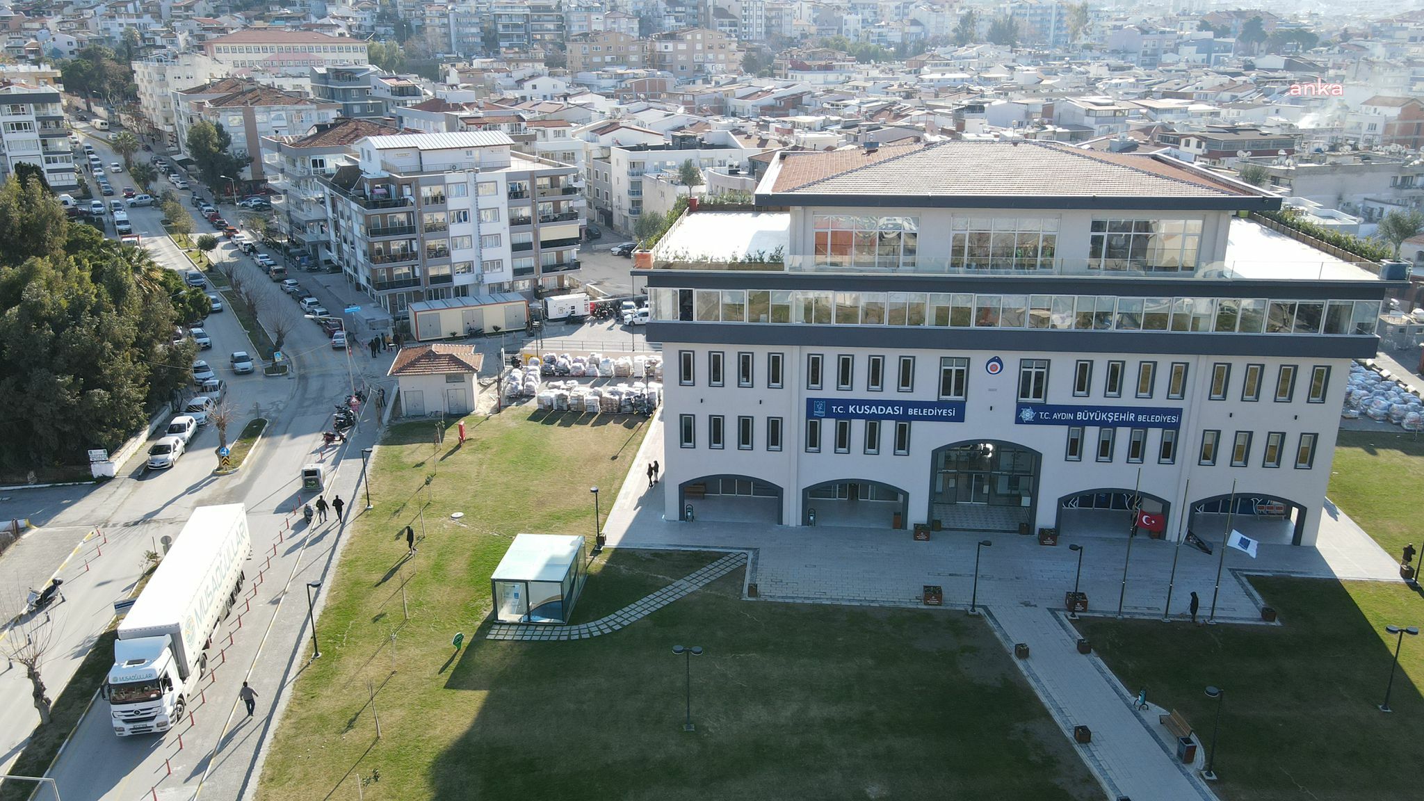 KUŞADASI’NDAN ÜÇÜNCÜ YARDIM KONVOYU DEPREM BÖLGESİNE DOĞRU YOLA ÇIKTI