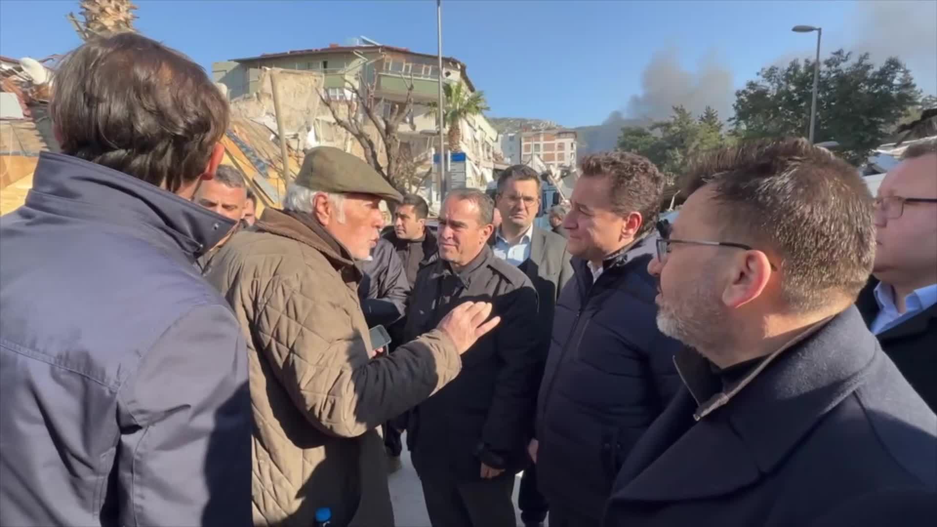 DEPREMZEDEDEN BABACAN’A: “OĞLUMU ÇIKARTAMIYORLAR. BENİM BİR TANE OĞLUM VAR”