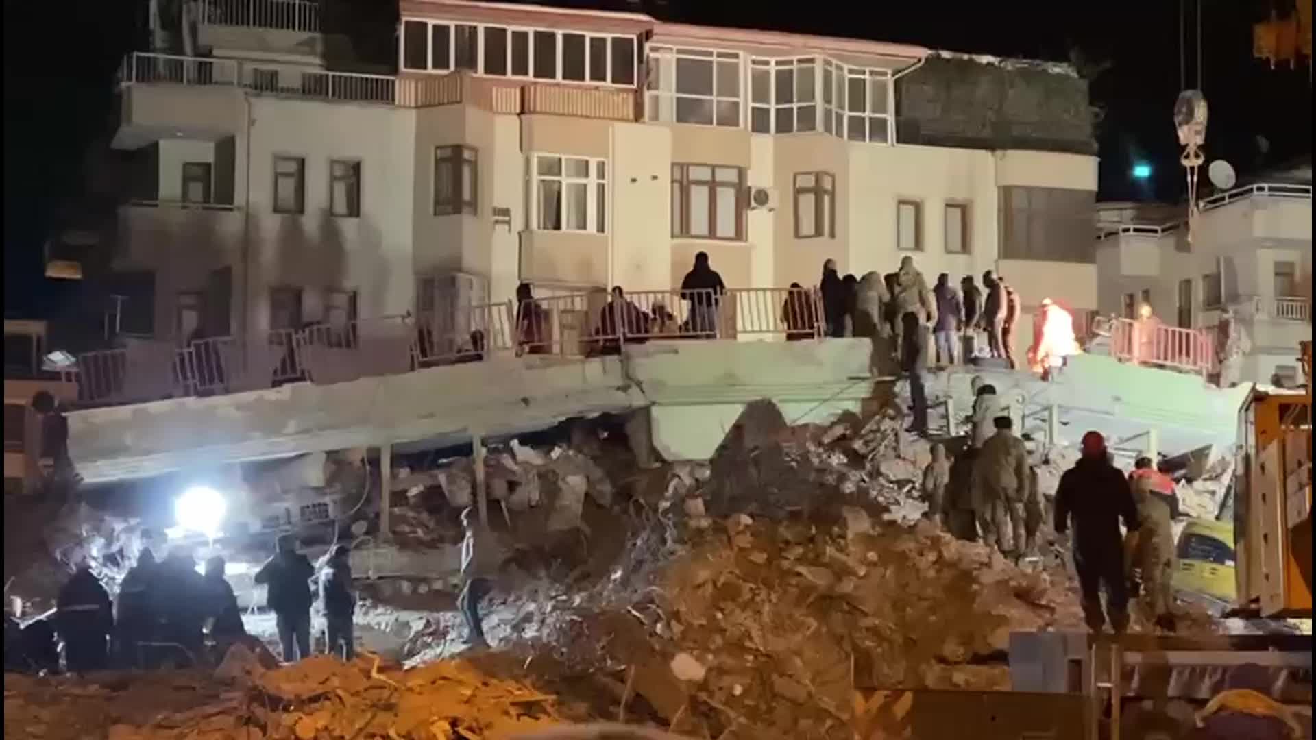 MALATYA’DA 65 SAAT SONRA ENKAZDAN KURTARILAN "ZEYTİN" ASKERE TESLİM EDİLDİ