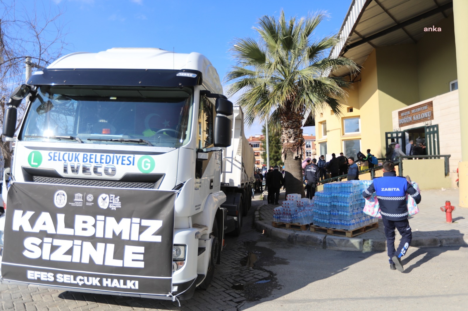 EFES SELÇUK BELEDİYESİ’NDEN DEPREM BÖLGESİNE EKMEK VE SICAK YEMEK