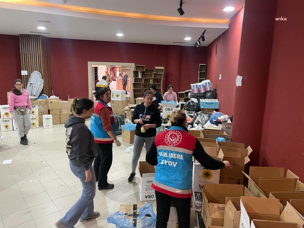 NARLIDERE’DEN DEPREM BÖLGESİNE SEVKİYAT SÜRÜYOR