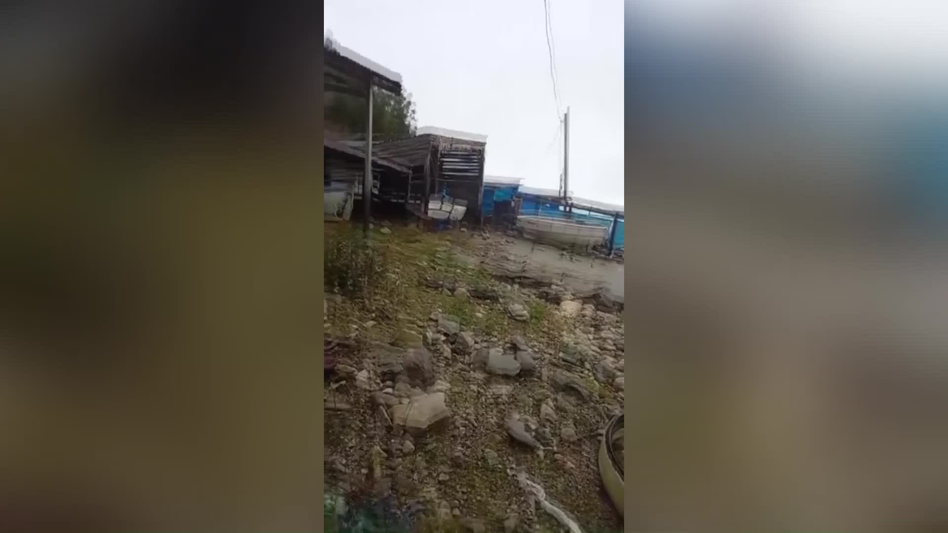 SİNOP’TA ŞİDDETLİ FIRTINA NEDENİYLE BALIKÇI BARINAKLARI ZARAR GÖRDÜ, BİR KAYIK BATTI