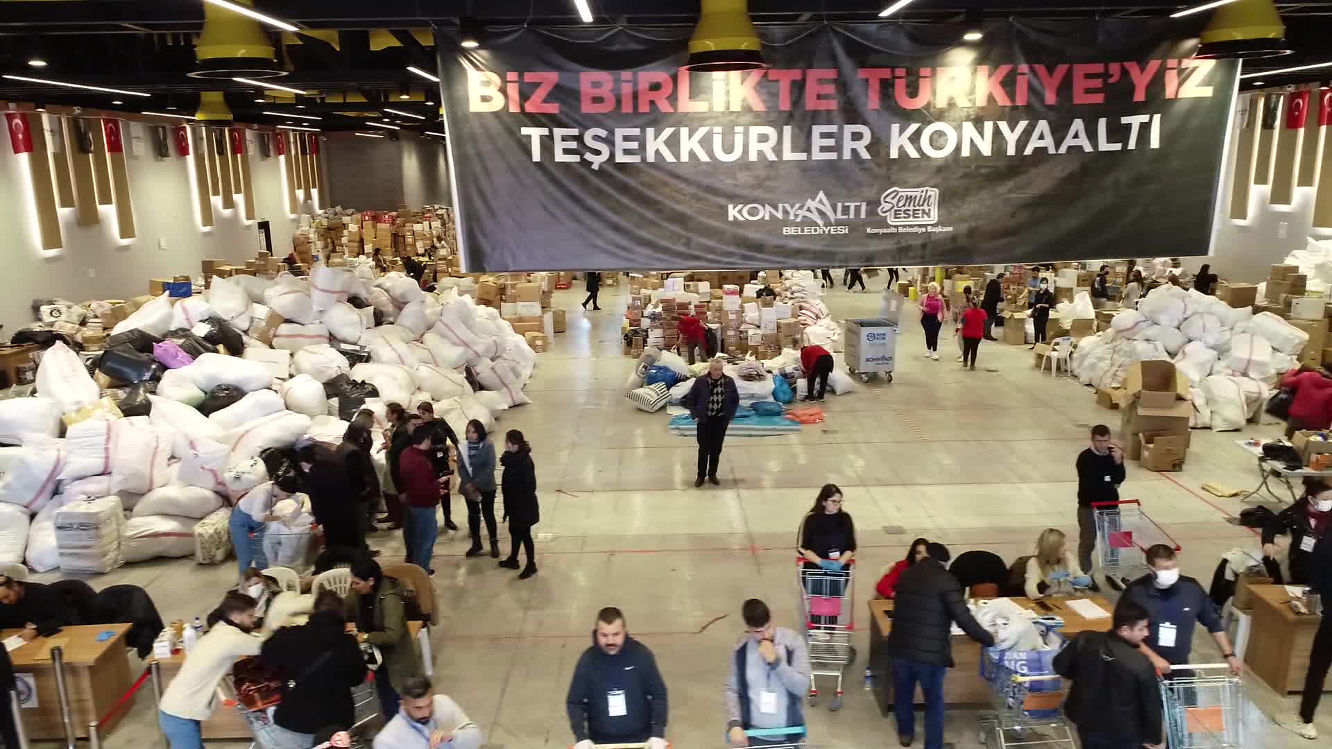 KONYAALTI’NDAN HASTANEDEKİ DEPREMZEDELERE YARDIM