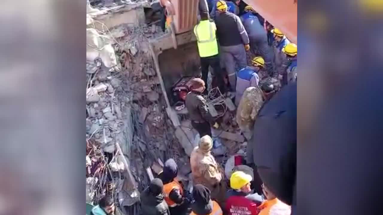 MALATYA’DA, 5 YAŞINDAKİ FURKAN VE 11 YAŞINDAKİ DOĞUKAN KARDEŞLER ENKAZDAN KURTARILDI