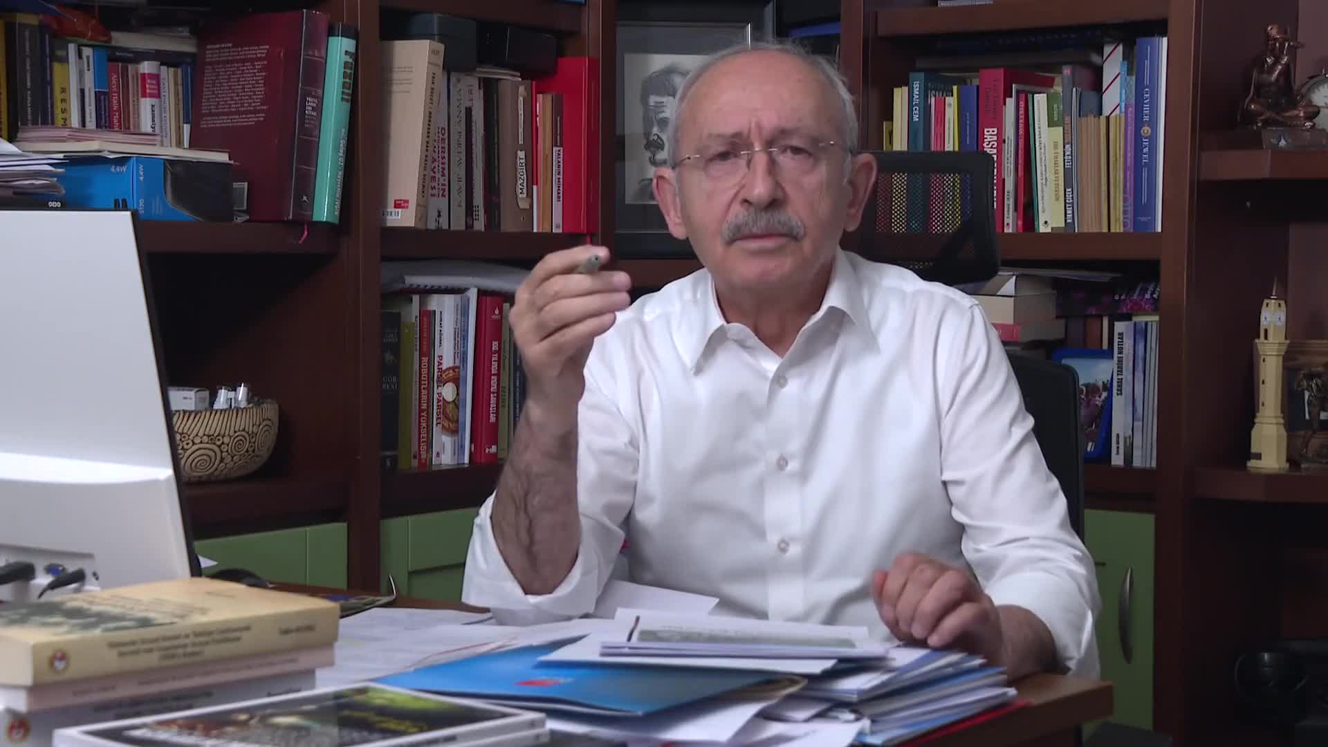 ELİNDEKİ AFAD RAPORUNU GÖSTEREN KILIÇDAROĞLU: "ERDOĞAN, SENİNLE SONUNA KADAR MÜCADELE EDECEĞİZ. BİZİM DE KADER PLANIMIZDA BU VARMIŞ"