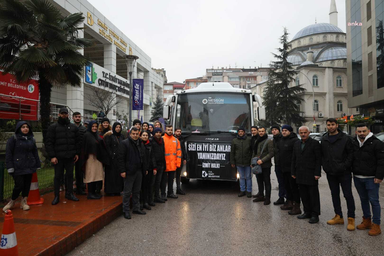 İZMİT BELEDİYESİ GÖNÜLLÜ SAĞLIKÇILARI AFET BÖLGESİNE ULAŞTIRIYOR