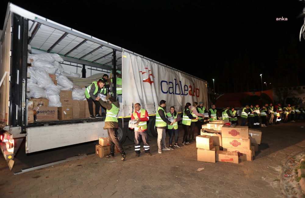 ADANA’DA DEPREMİN ARDINDAN BİNALARDA HASAR TESPİT ÇALIŞMASI BAŞLATILDI