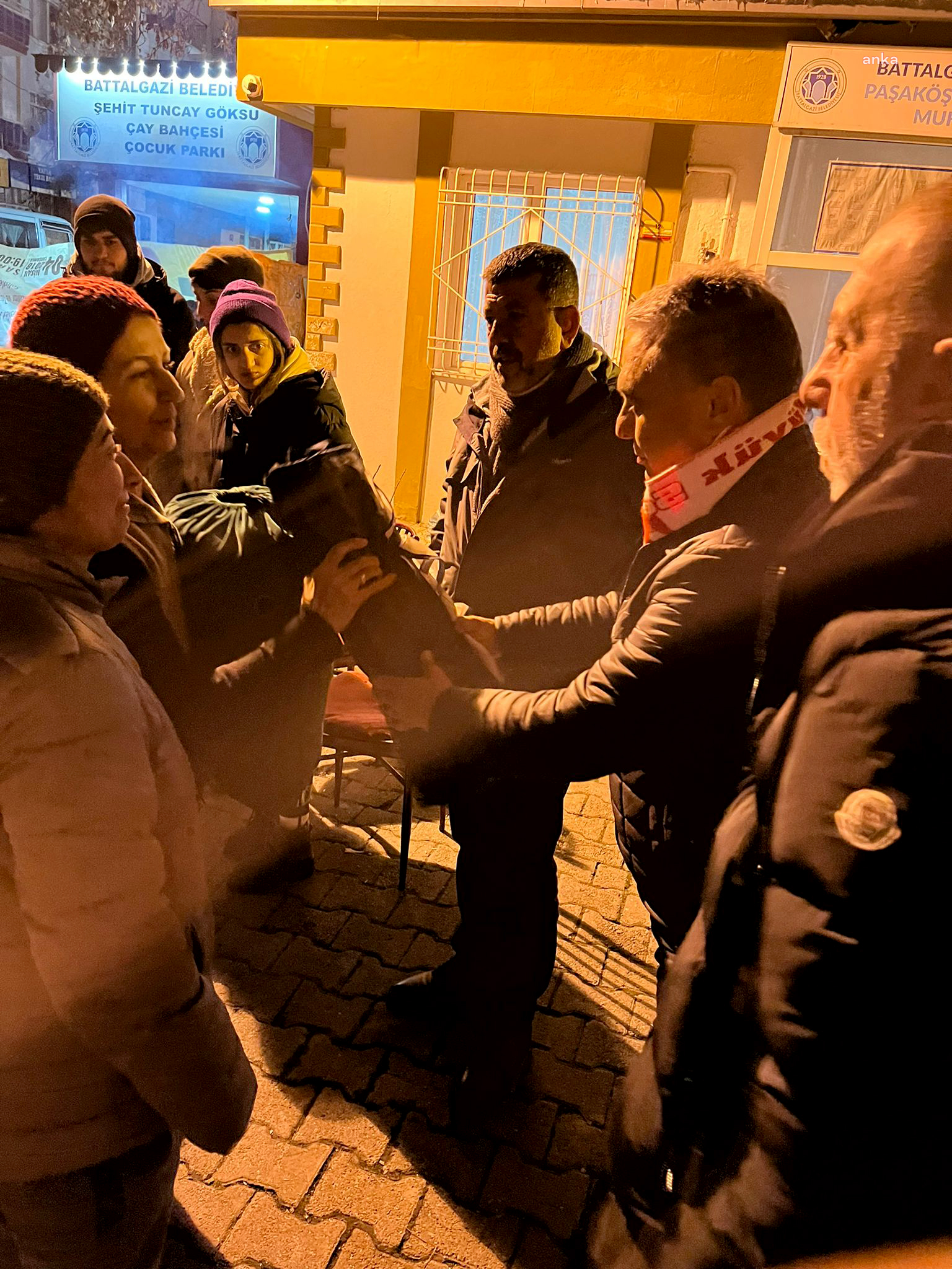 MURATPAŞA BELEDİYE BAŞKANI UYSAL, DEPREM BÖLGESİ MALATYA'DA: “DAYANIŞMA İÇİNDE OLACAĞIZ”