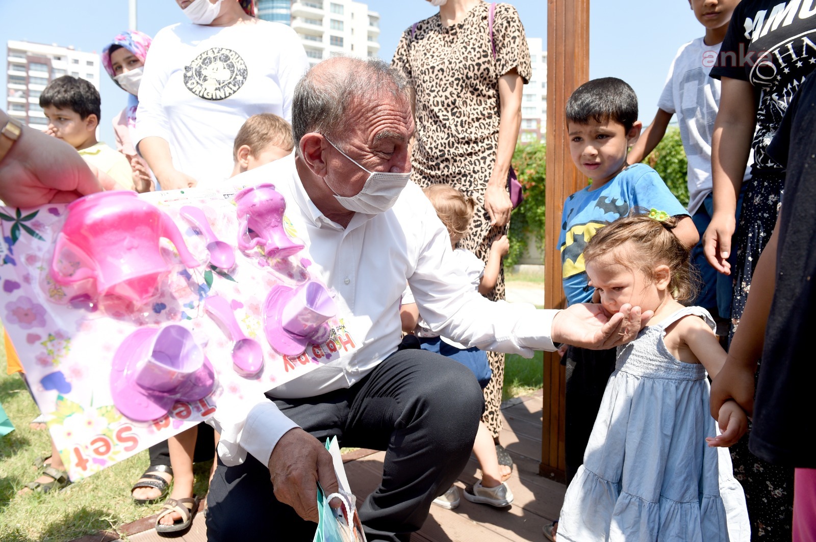 SEYHANLI ÇOCUKLARA BAYRAM HEDİYESİ