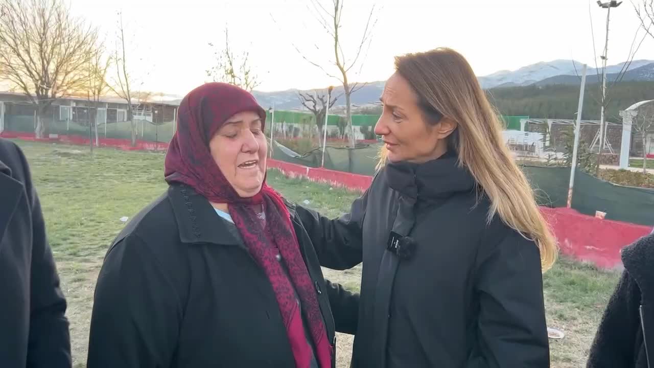 GAZİANTEPLİ, ÜNİVERSİTE ÖĞRENCİSİ DEPREMZEDE: “KEŞKE BEN ÇIKMASAYDIM DA ONLAR BENİ BEKLESEYDİ. BİR KİŞİ BEKLEMEK BELKİ ZORDUR, AMA BEŞİNİ BEKLEMEK ÇOK ZOR”