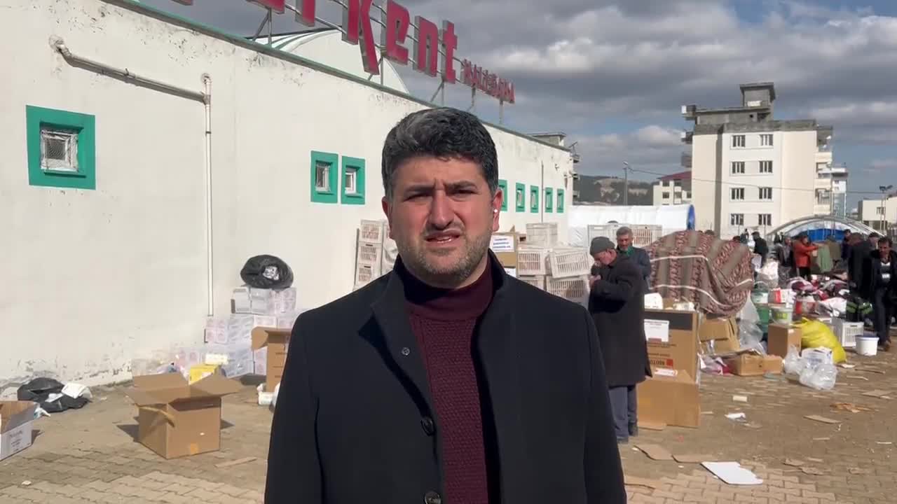 ONURSAL ADIGÜZEL, ADIYAMAN'DAN ÇAĞRI YAPTI: "LÜTFEN BİZE ARTIK ÇADIR GÖNDERİN"