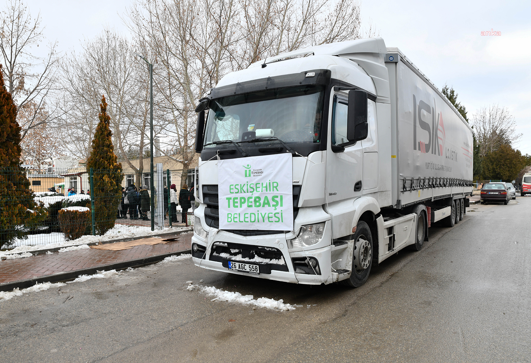 TEPEBAŞI BELEDİYESİ'NİN 9 YARDIM TIR'I DEPREMZEDELERE ULAŞTI