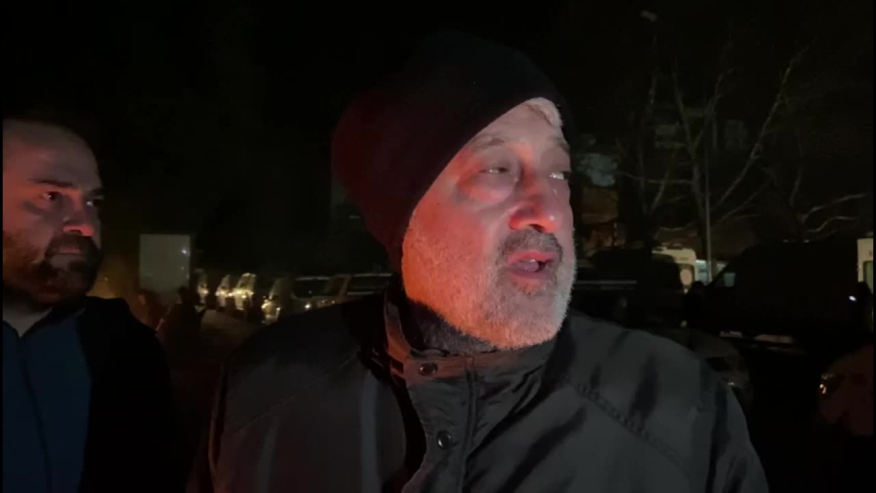 OSMANİYE'DE YEĞENİNİN ENKAZDAN KURTARILMASINI BEKLEYEN VATANDAŞ: "ÇOĞU ARKADAŞ SAĞINDAN VAZGEÇMİŞ, ÖLÜSÜNE BİR AN ÖNCE KAVUŞMAK İSTİYOR"