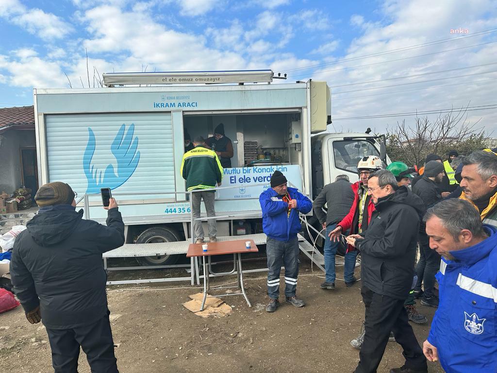 İZMİR KONAK BELEDİYE BAŞKANI ABDÜL BATUR DEPREM BÖLGESİNDE