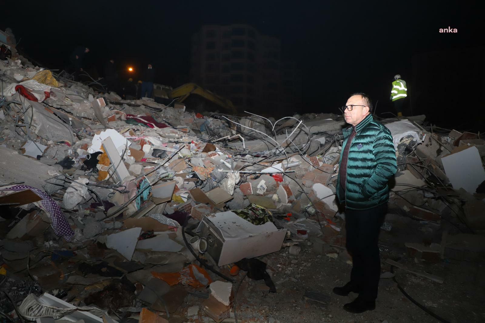 TURGUTLU BELEDİYE BAŞKANI AKIN, DEPREM BÖLGESİNDE