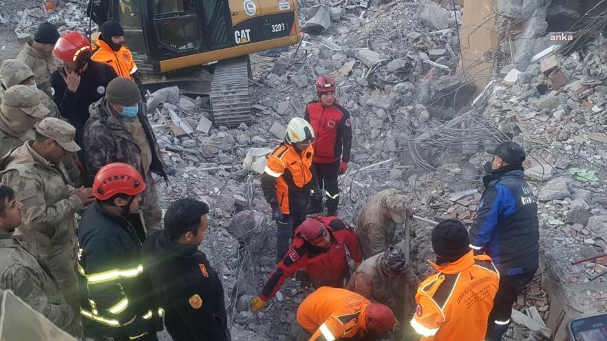 ÇAK EKİBİ DEPREM BÖLGESİNDE ARAMA KURTARMA ÇALIŞMALARINI SÜRDÜRÜYOR
