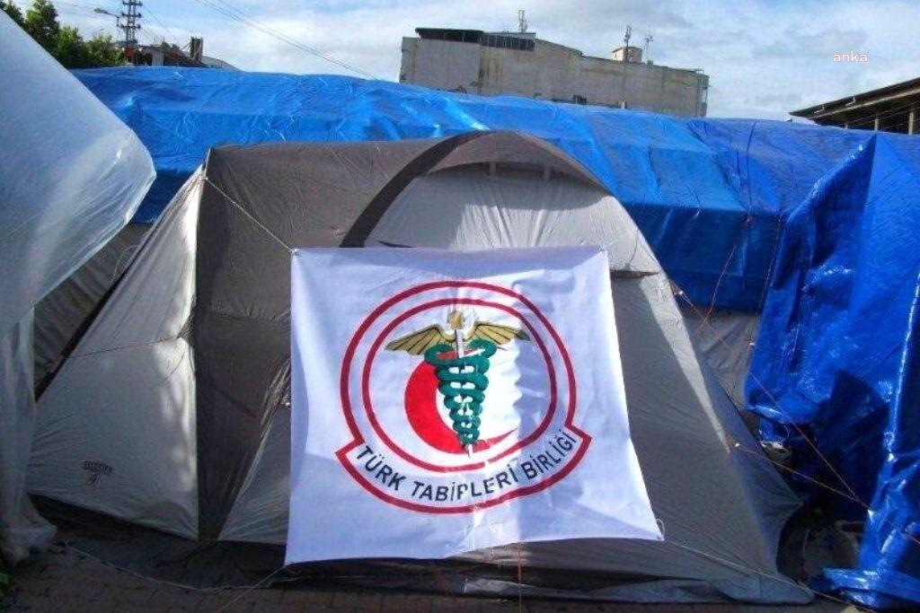 TTB’DEN SAĞLIK BAKANLIĞI’NA: “İDARİ İZİNLİ SAYILAN HEKİMLERİN YERİNE ÇOK SAYIDA GÖNÜLLÜ HEKİMİN DEPREM BÖLGESİNE GEÇİCİ GÖREVLENDİRMELER İLE GÖNDERİLMESİNİN ÖNÜNÜN AÇILMASI GEREKMEKTEDİR”