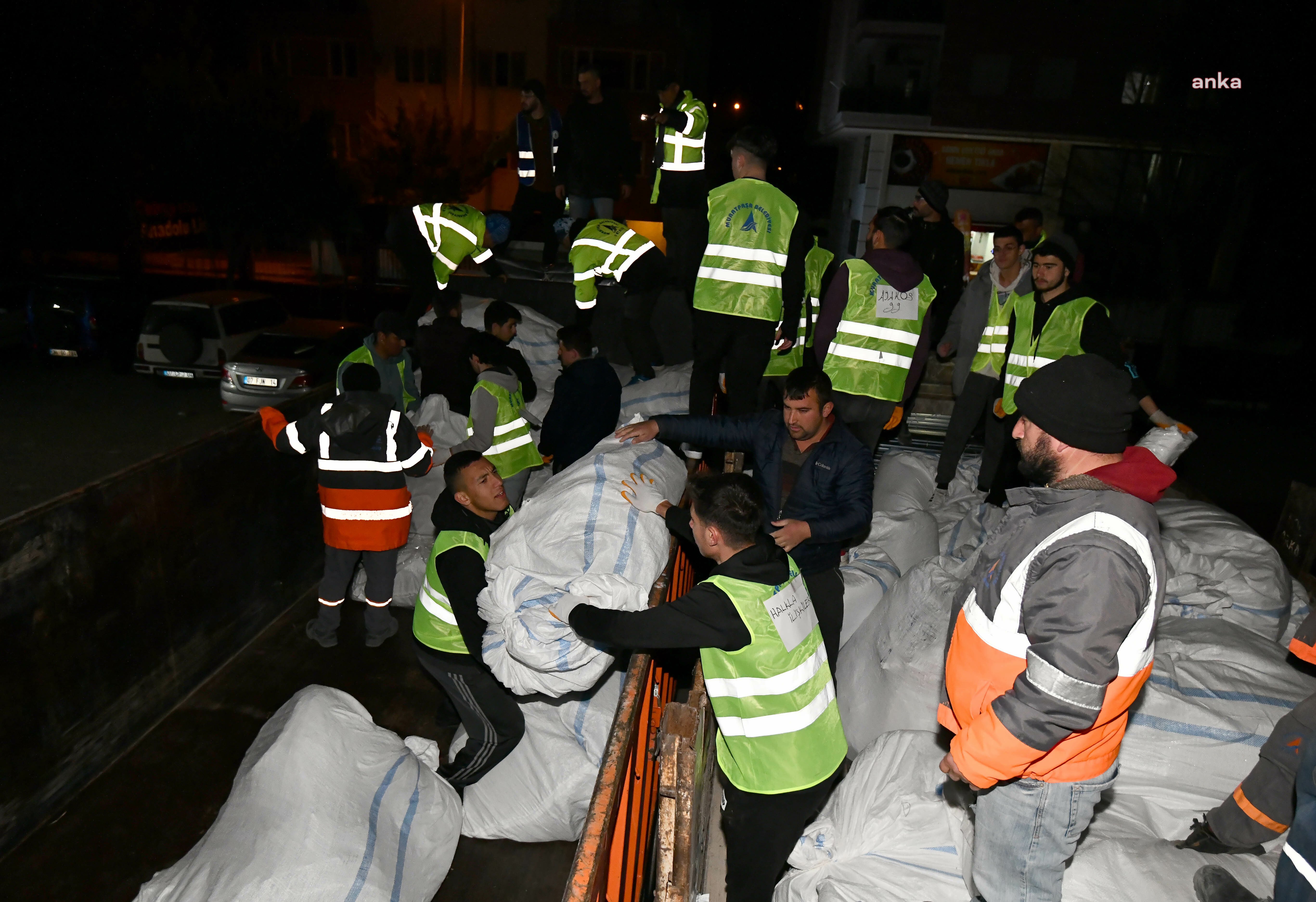 MURATPAŞA BELEDİYESİ, MALATYA’YA 50 ÇADIR GÖNDERDİ