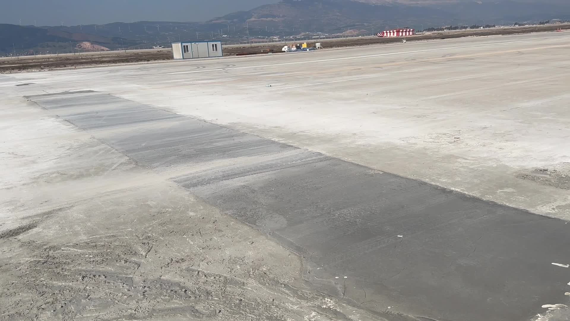 HATAY HAVALİMANI, PİSTİ ONARILARAK UÇUŞLARA HAZIR HALE GETİRİLDİ