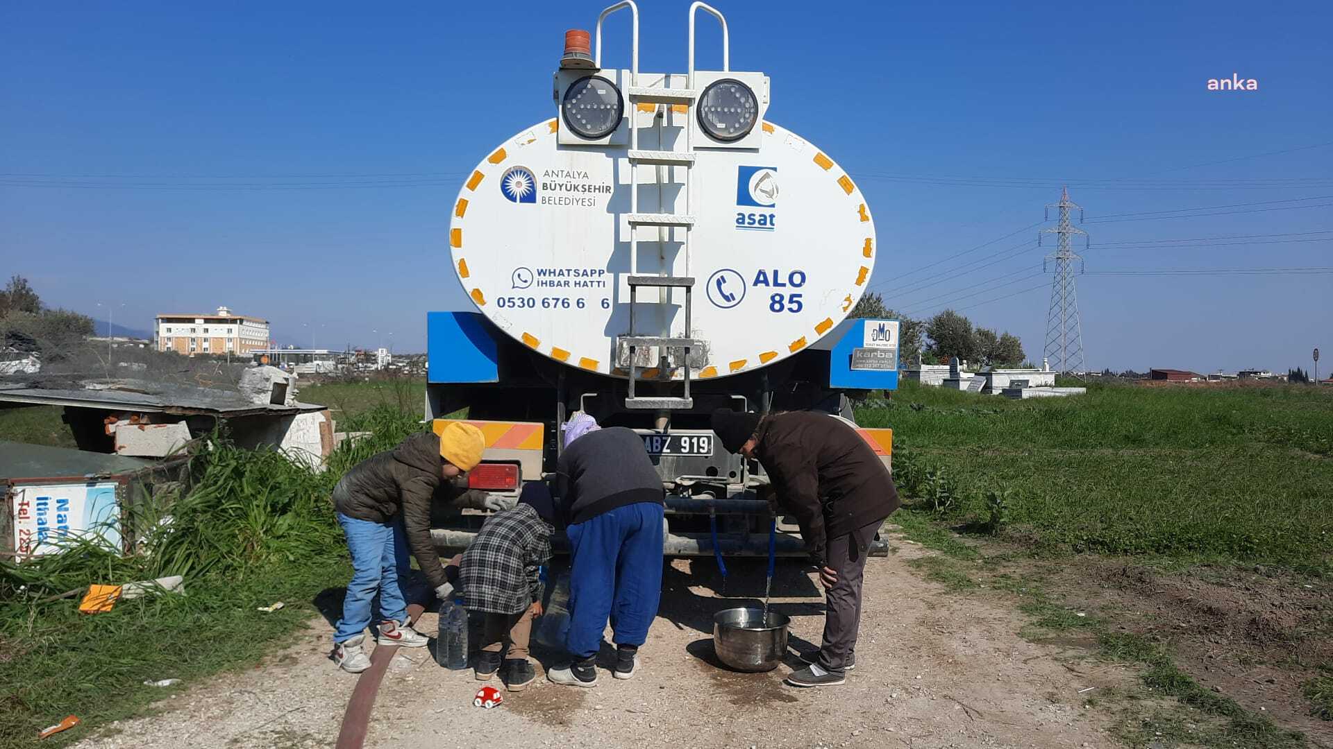 ANTALYA BÜYÜKŞEHİR EKİPLERİ, AFET BÖLGESİ HATAY’DA ŞEBEKE ARIZALARINI ONARIYOR