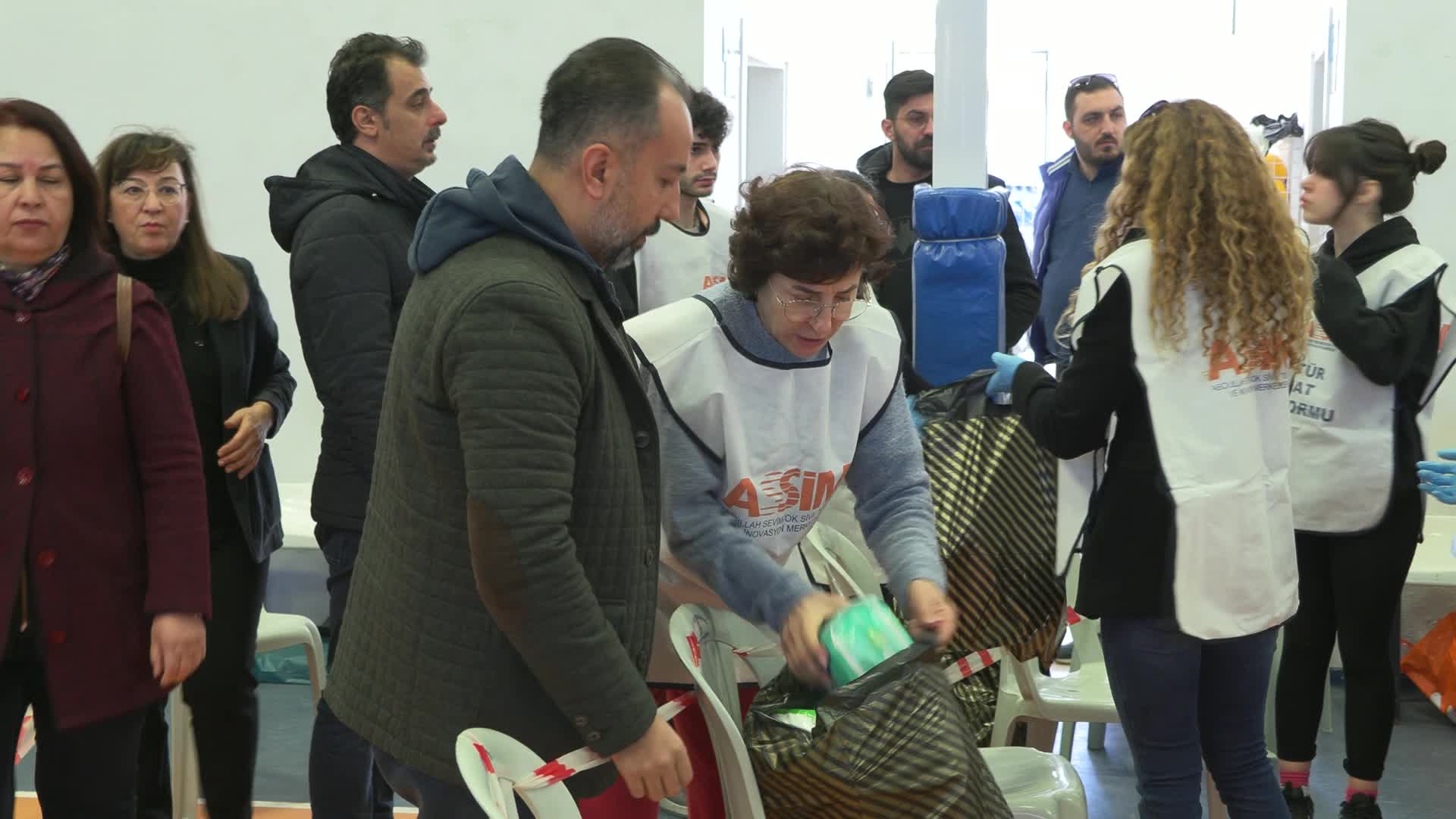 MURATPAŞA BELEDİYESİ, DEPREMZEDELER İÇİN 2’NCİ MAĞAZAYI GÜZELOBA’DA AÇTI