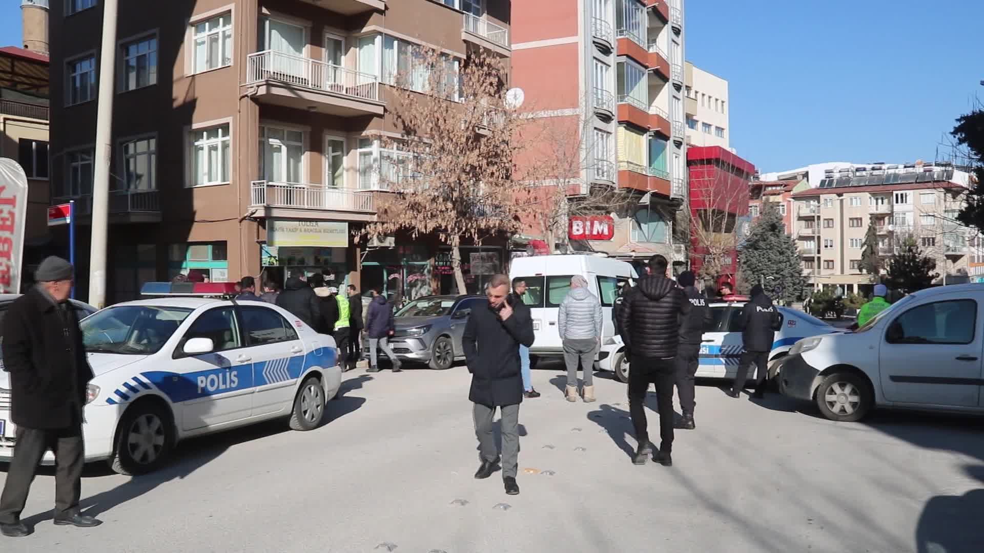 BURDUR’DA İL EMNİYET MÜDÜRLÜĞÜ YAKINLARINA BIRAKILAN ŞÜPHELİ ÇANTA PANİK YARATTI