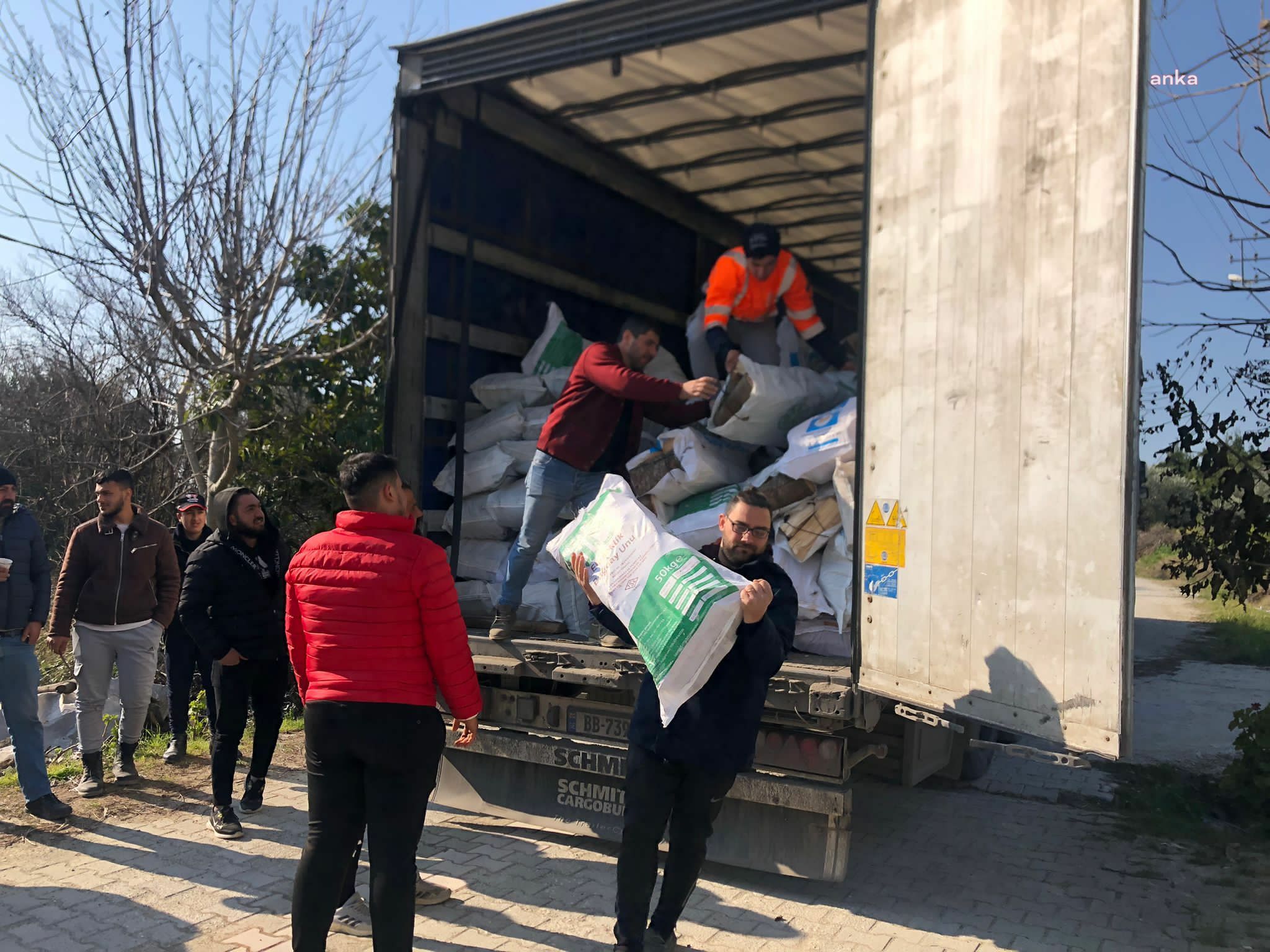 ARTVİN BELEDİYESİ’NİN YARDIM TIR’LARI DEPREM BÖLGESİNDE