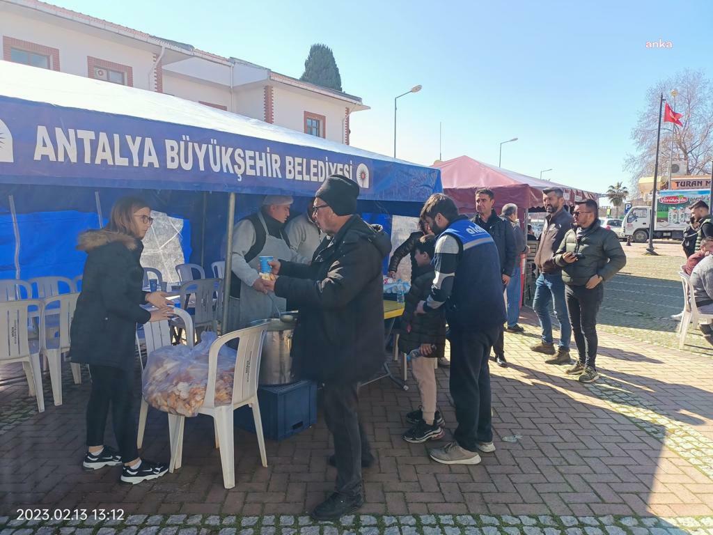 DEPREMZEDELER, ANTALYA'DA  SICAK ÇORBA İLE KARŞILANIYOR