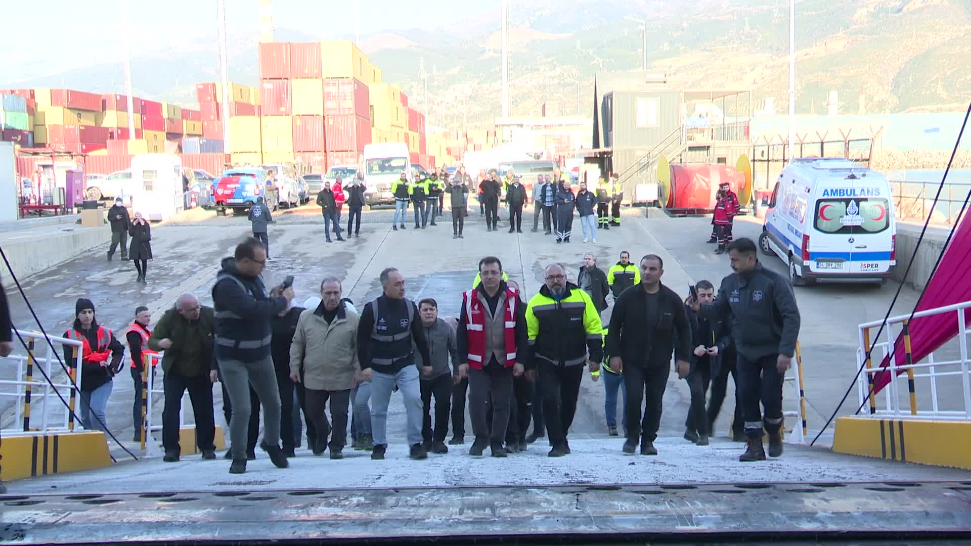 İBB’NİN İKİ GEMİSİ HATAY’DA GÖREVE BAŞLADI