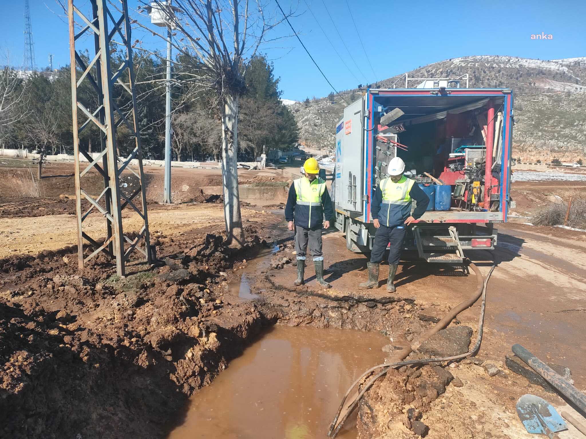 MERSİN BÜYÜKŞEHİR'DEN DEPREM BÖLGELERİNDE İÇME SUYU ÇALIŞMASI