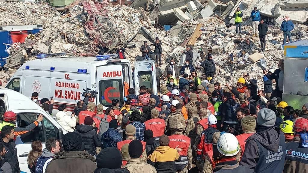 DİDİM BELEDİYESİ EKİPLERİ, AFET BÖLGESİNDE ARAMA KURTARMA ÇALIŞMALARINA DEVAM EDİYOR