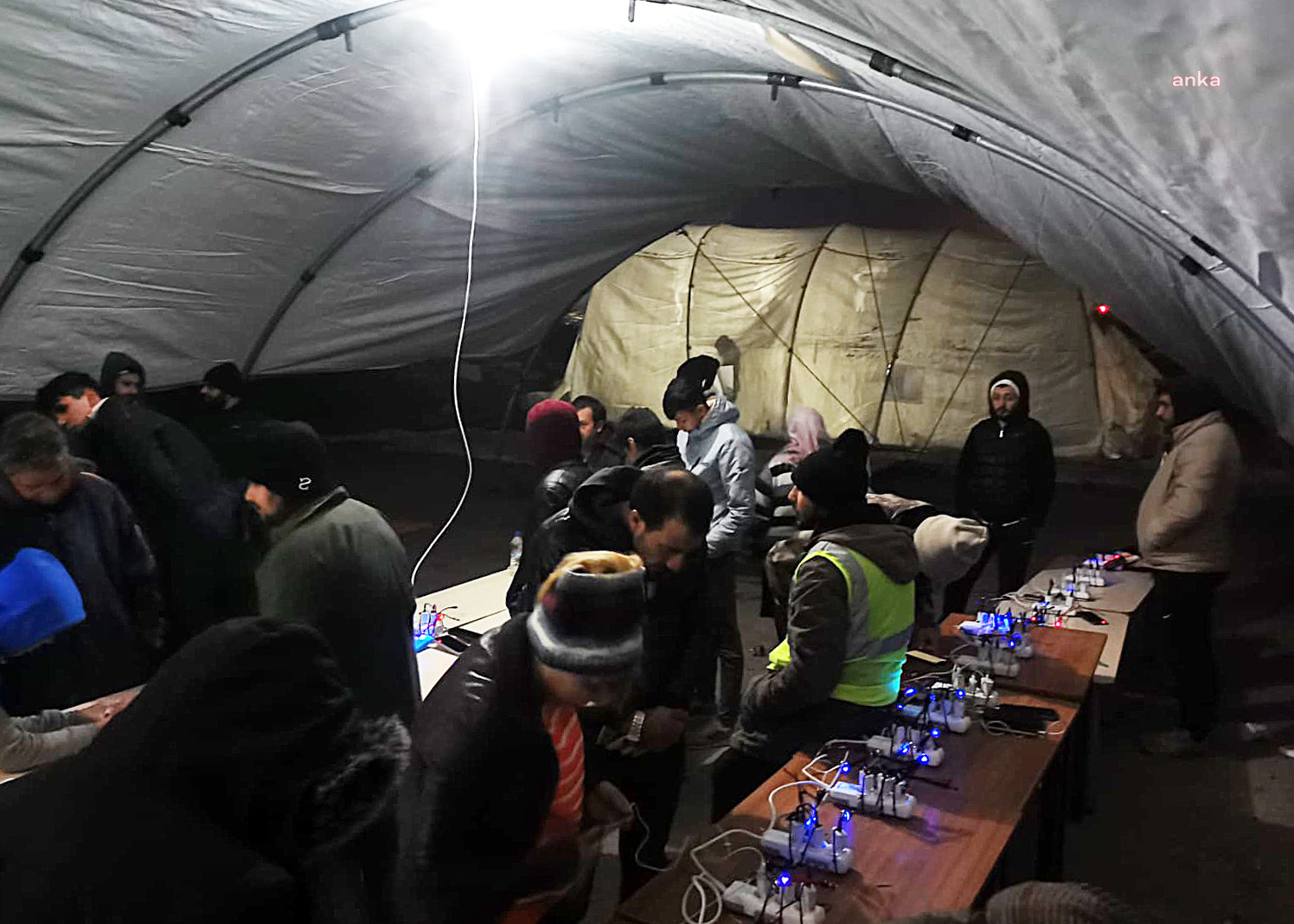 YENİMAHALLE BELEDİYESİ, AFET BÖLGESİNE GÜNEŞ ENERJİ PANELİ KURDU