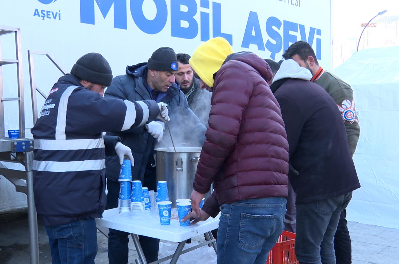 ANTALYA BÜYÜKŞEHİR, DEPREM BÖLGESİNDE YARALARI SARMAYA DEVAM EDİYOR