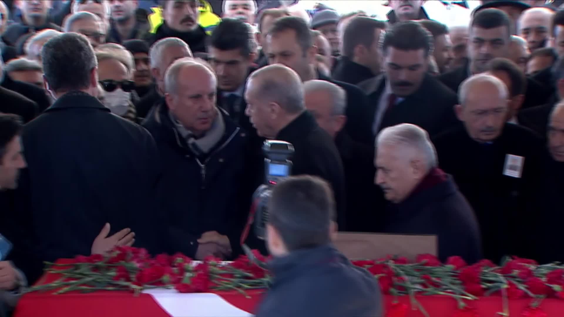 ÖNCEKİ CHP GENEL BAŞKANI DENİZ BAYKAL İÇİN AHMET HAMDİ AKSEKİ CAMİSİ'NDE CENAZE TÖRENİ DÜZENLENDİ