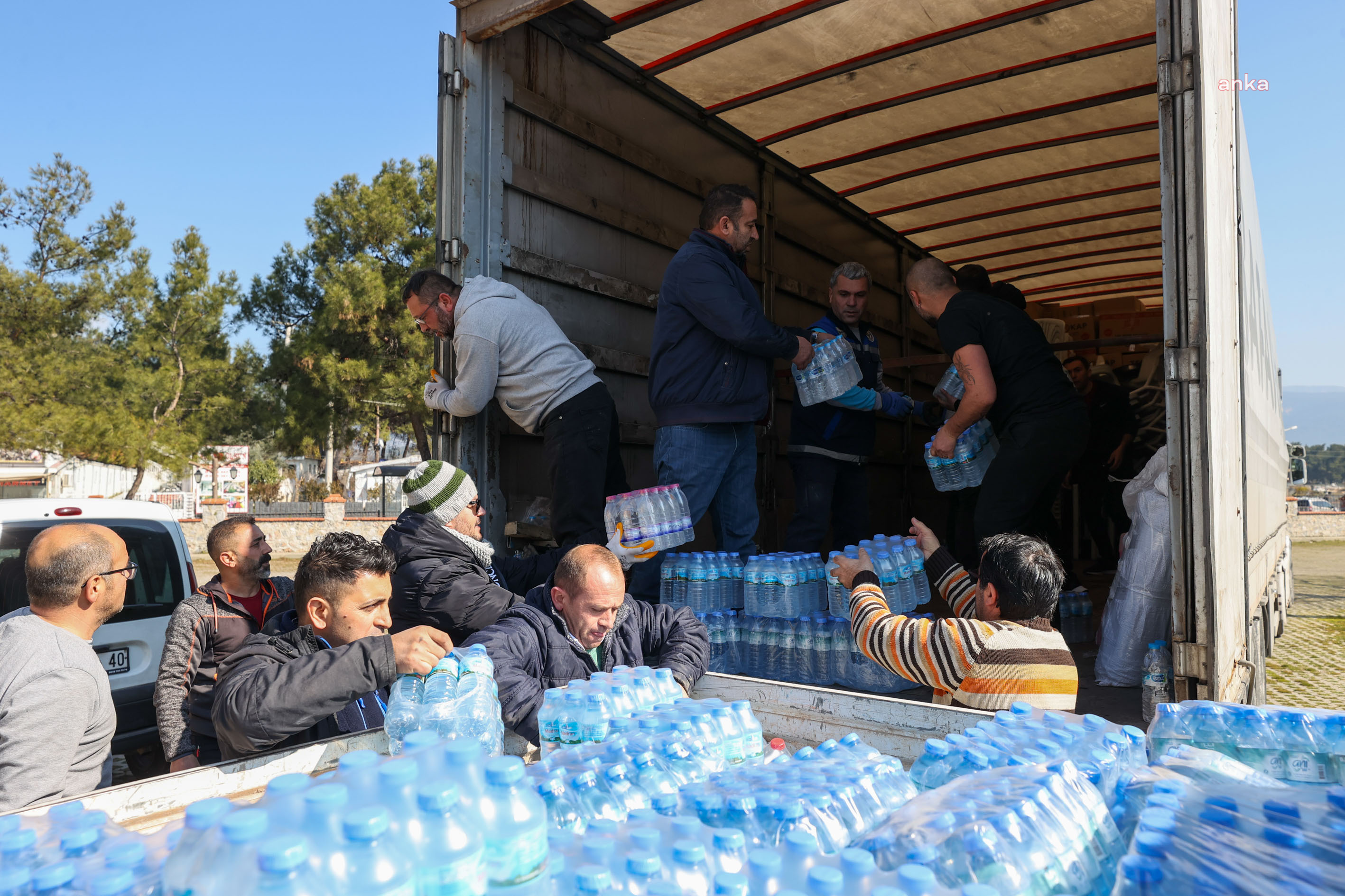 BUCA BELEDİYESİ, AFET BÖLGESİ HATAY HASSA’DA MOBİL MUTFAK KURDU
