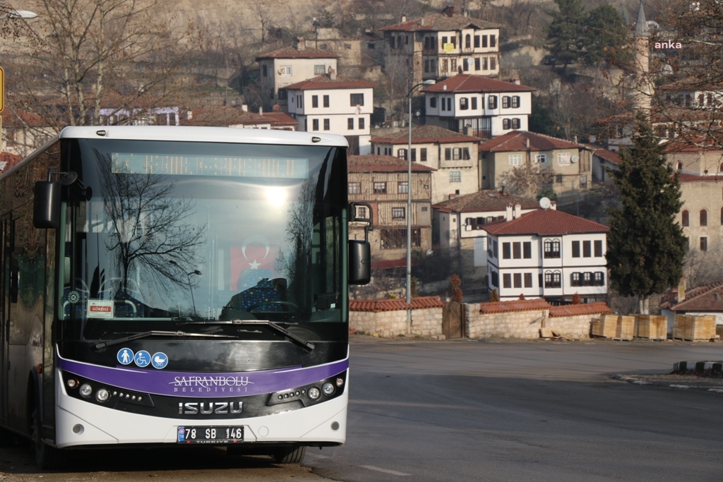 SAFRANBOLU BELEDİYESİ'NDEN İLÇEDEKİ DEPREMZEDELERE ÜCRETSİZ ULAŞIM HİZMETİ