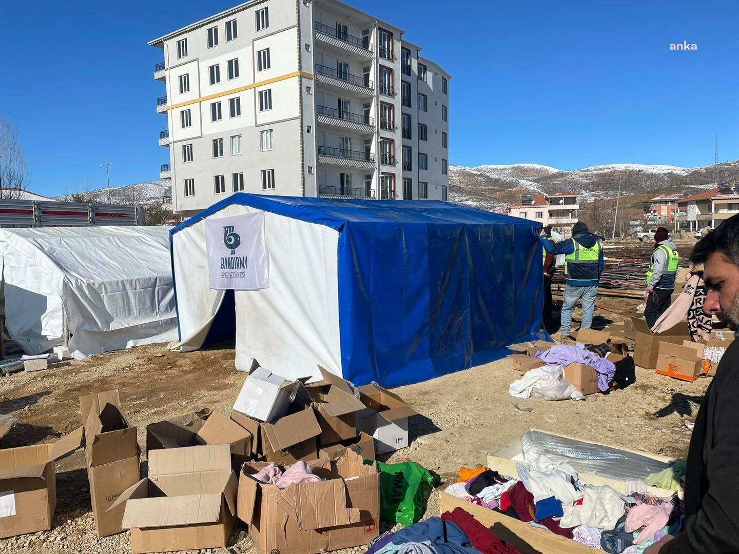 BANDIRMA BELEDİYESİ’NDEN AFET BÖLGESİNE ÇADIR DESTEĞİ
