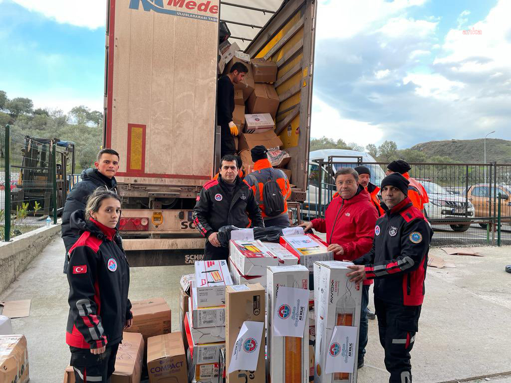 MALTEPE’DE AFETZEDELER İÇİN DAYANIŞMA SÜRÜYOR