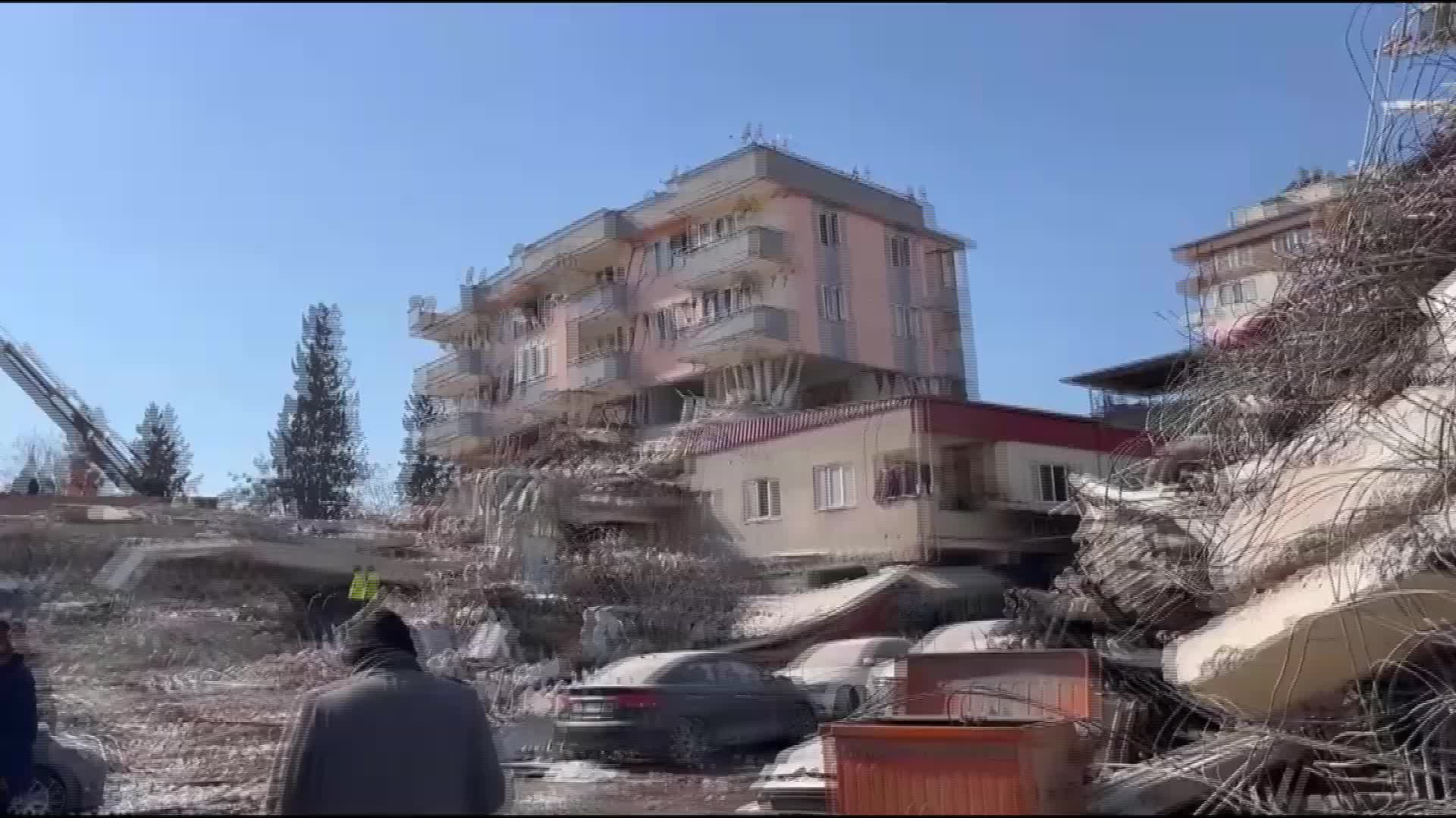 KAHRAMANMARAŞ'TA İMO BİNASI YIKILMADI. ODA TEMSİLCİSİ DALKIRAN: "EKSTREM BETON, DEMİR, PROJE UYGULAMADIK, BÖLGEYE VE PROJESİNE UYGUN ŞEKİLDE YAPILDI"