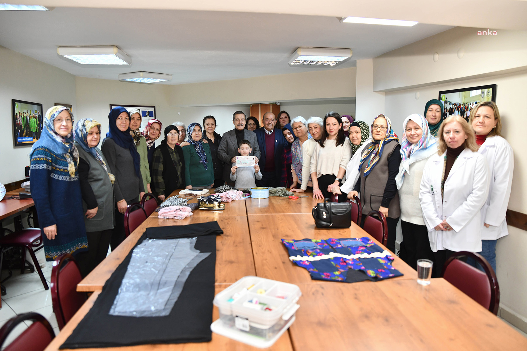 TEPEBAŞI BELEDİYE BAŞKANI ATAÇ’TAN DEPREMZEDELER İÇİN ÜRETEN KADINLARA TEŞEKKÜR ZİYARETİ