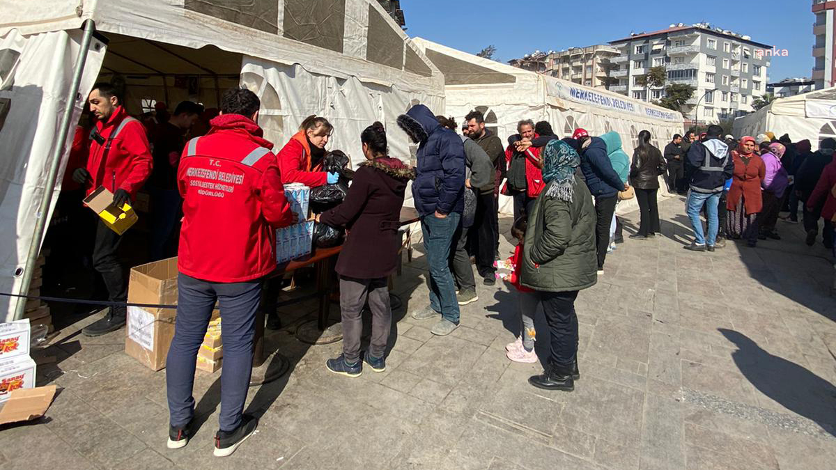 MERKEZEFENDİ BELEDİYESİ EKİPLERİ, AFET BÖLGESİNDE ÇALIŞMALARINI SÜRDÜRÜYOR