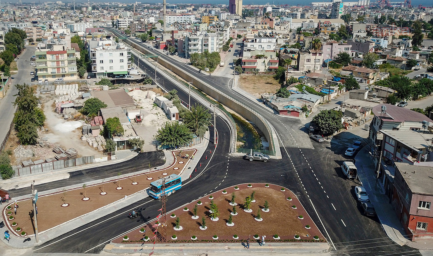 MERSİN BÜYÜKŞEHİR'DEN  141. CADDE’DE KAPSAMLI YOL ÇALIŞMASI