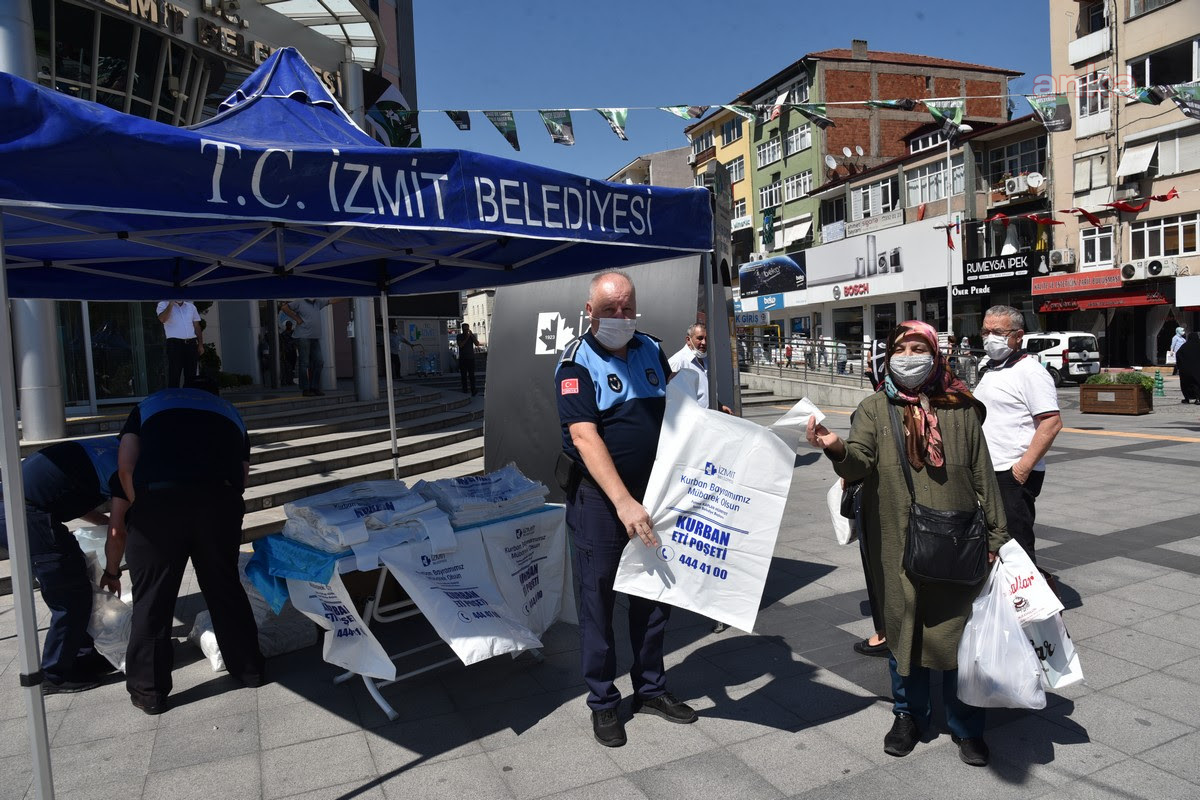 İZMİT BELEDİYESİ'NDEN VATANDAŞA 25 BİN KURBAN POŞETİ